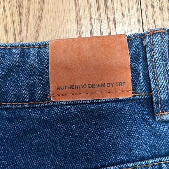 ZARA DEMIN HIGH RISE DEMIN SHORTS SIZE USA 34‎ - Picture 3 of 9